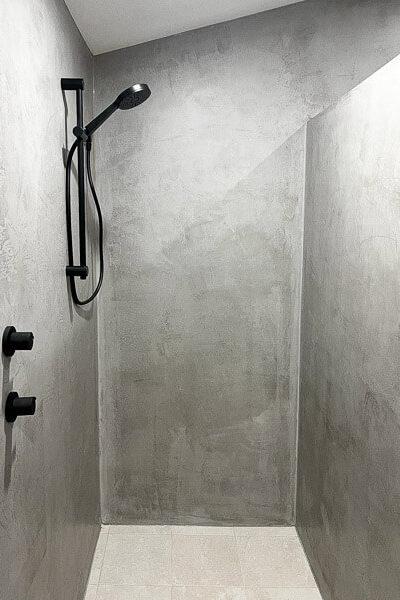 Venetian plastered shower cubicle